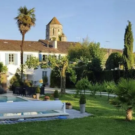 Gite Des Fleurs Cozes Exterior photo